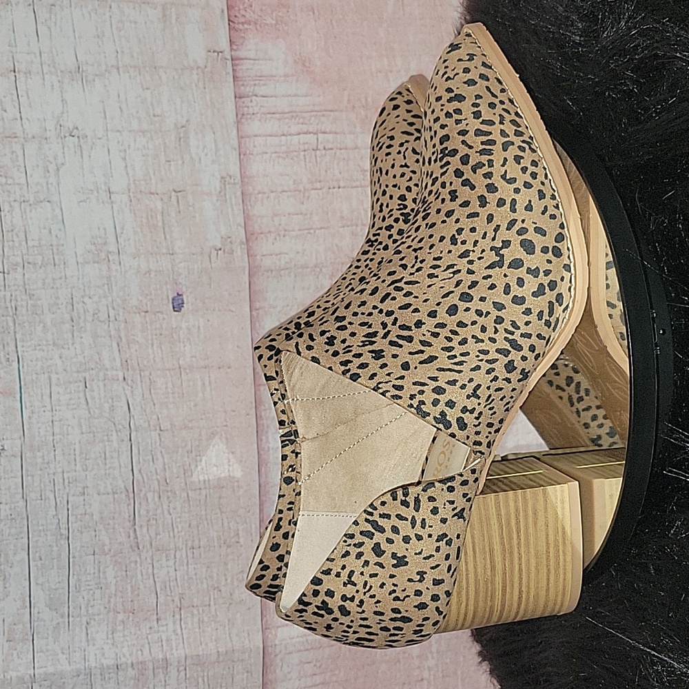 Melrose Ave. Cheetah Print Shooties